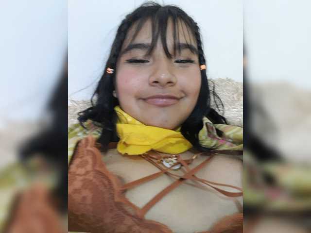 Oddajajo posnetke zaslona BabyAsianX0