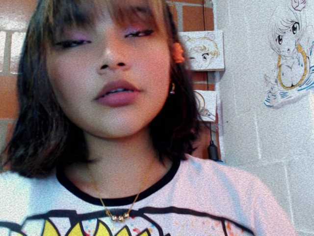 Oddajajo posnetke zaslona BabyAsianX0