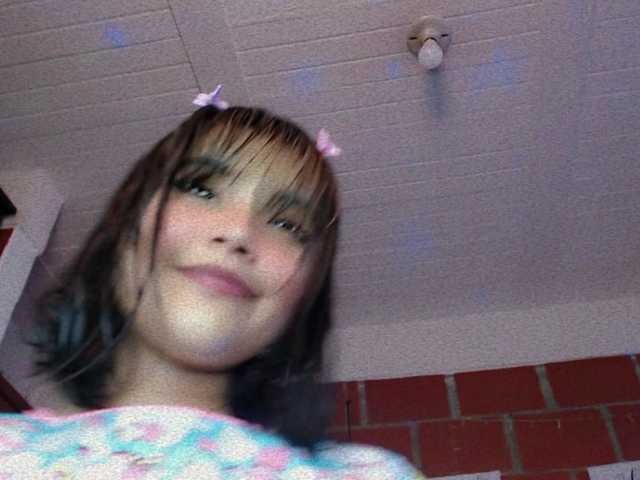 Oddajajo posnetke zaslona BabyAsianX0