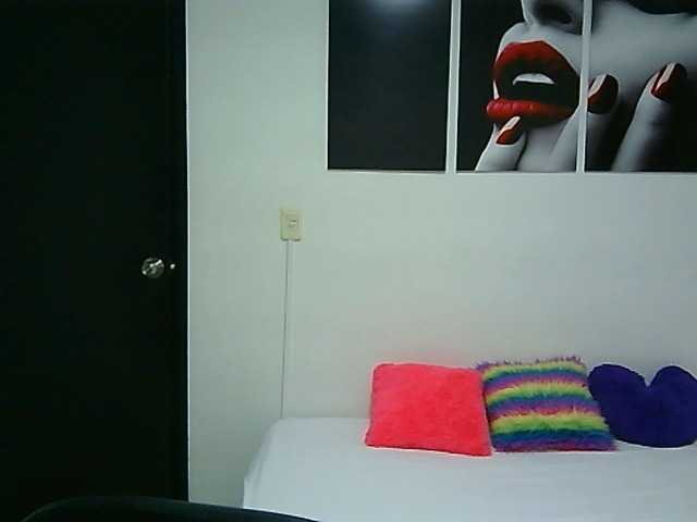 Oddajajo posnetke zaslona sexxxcandy