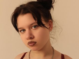 Erotični video klepet BeeLili