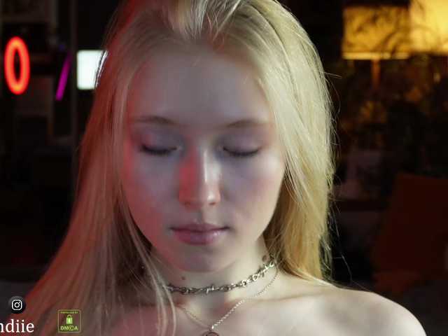 Oddajajo posnetke zaslona Bestblondie