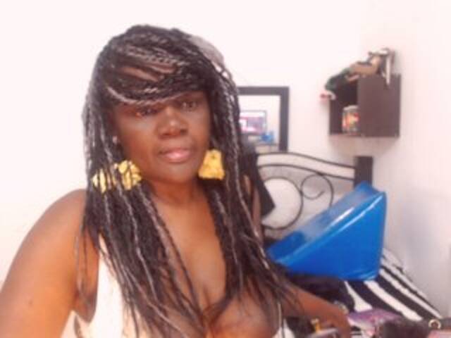 Oddajajo posnetke zaslona BigBustyBlack