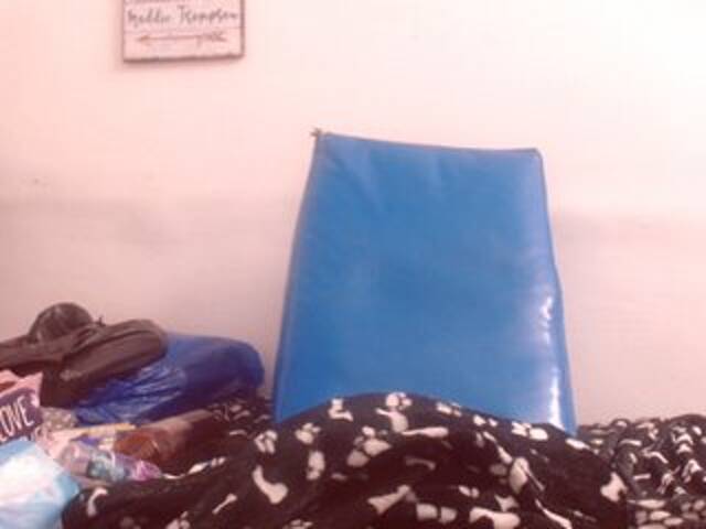 Oddajajo posnetke zaslona BigBustyBlack