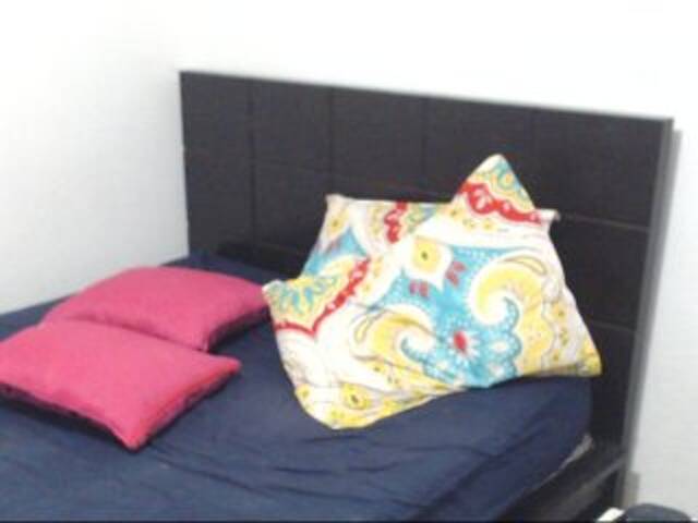 Oddajajo posnetke zaslona bigtitsexxx