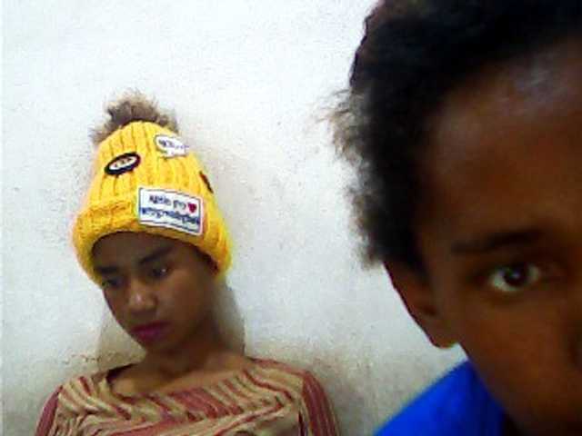 Oddajajo posnetke zaslona Black-Doubles