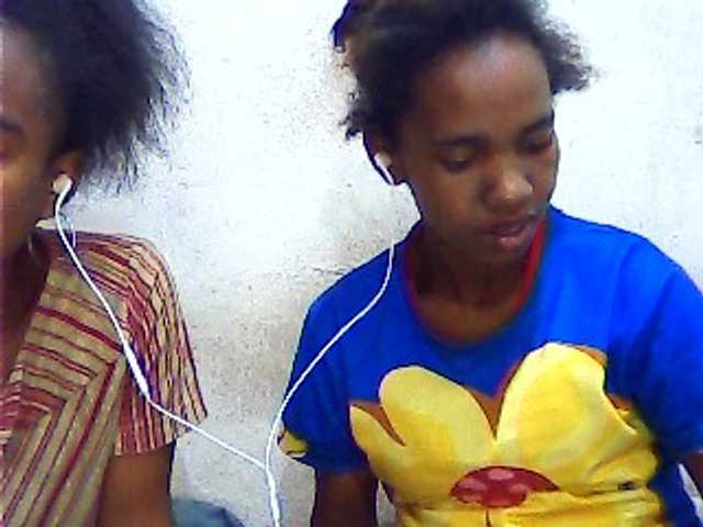 Oddajajo posnetke zaslona Black-Doubles