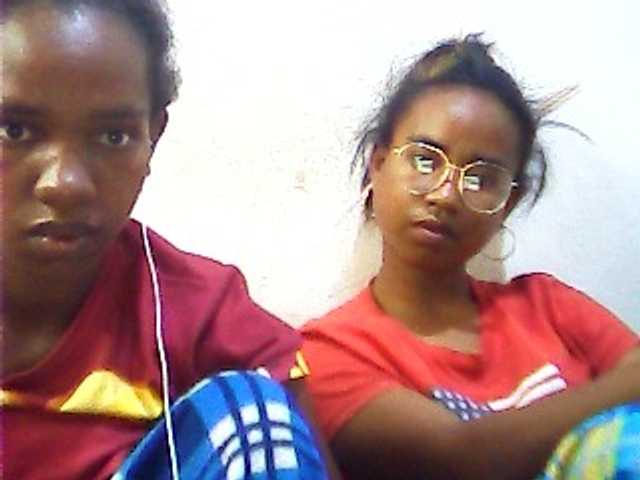 Oddajajo posnetke zaslona Black-Doubles