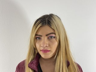 Profilna fotografija blonde-barbie