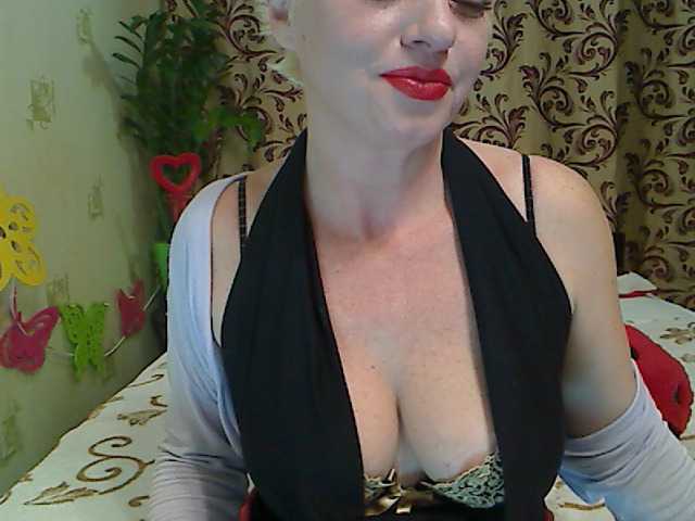Oddajajo posnetke zaslona BlondySquirt