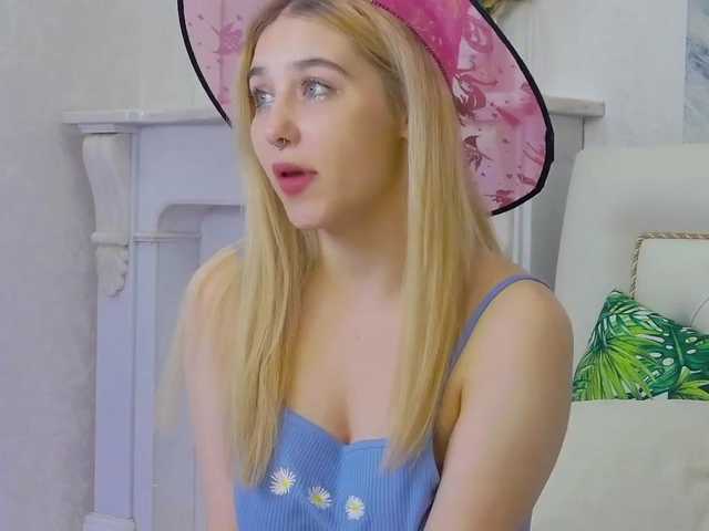 Oddajajo posnetke zaslona BondGirla