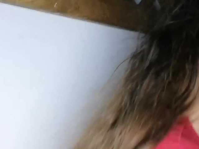 Oddajajo posnetke zaslona anyANDkriss