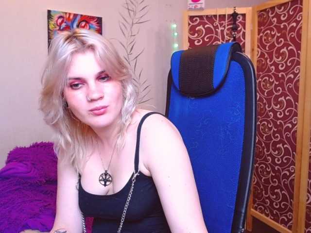 Oddajajo posnetke zaslona JenniferDevil