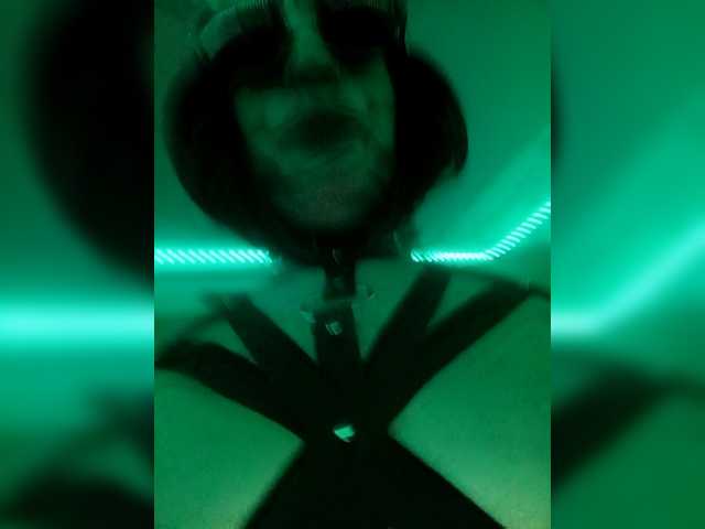 Oddajajo posnetke zaslona Bonnie777Clyde