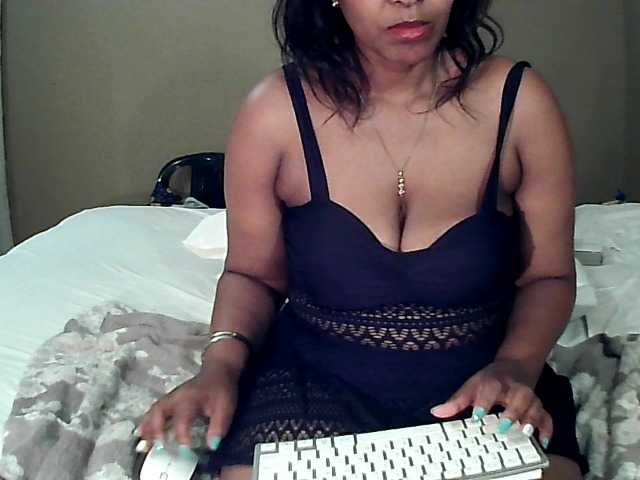 Oddajajo posnetke zaslona Bootygorgeous