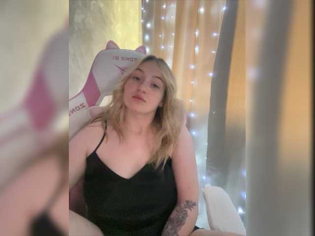 Oddajajo posnetke zaslona BoredGirl