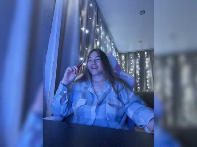 Oddajajo posnetke zaslona BoredGirl