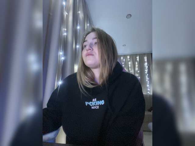 Oddajajo posnetke zaslona BoredGirl