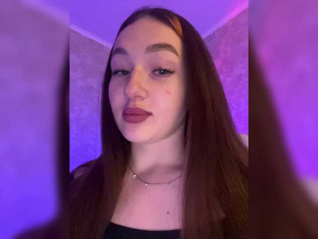 Oddajajo posnetke zaslona BoredGirl