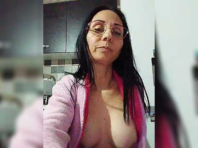Oddajajo posnetke zaslona Brunetasexy1