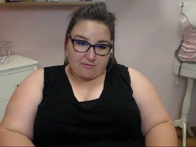 Oddajajo posnetke zaslona bustyLEXX