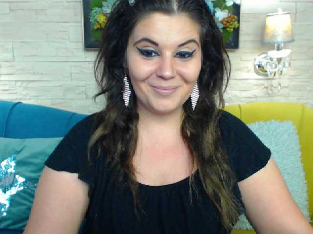 Oddajajo posnetke zaslona BustySarrah