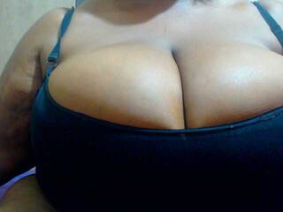 Erotični video klepet bustytitsxx