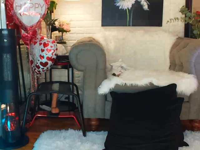 Oddajajo posnetke zaslona CallMeBadGirl