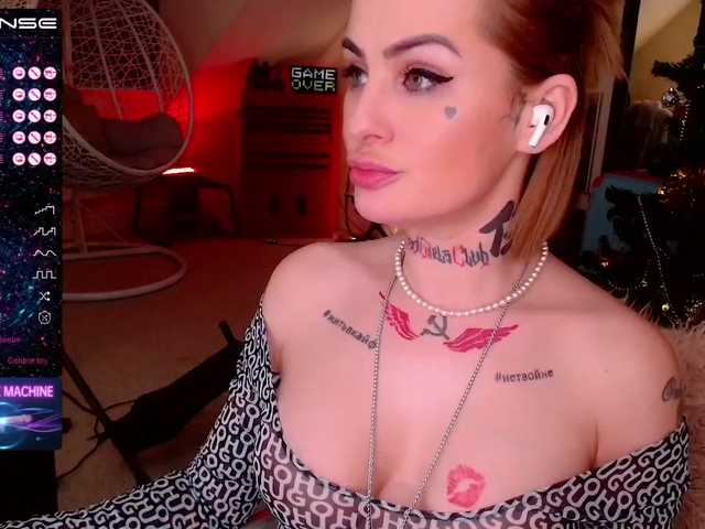 Oddajajo posnetke zaslona CallMeBadGirl