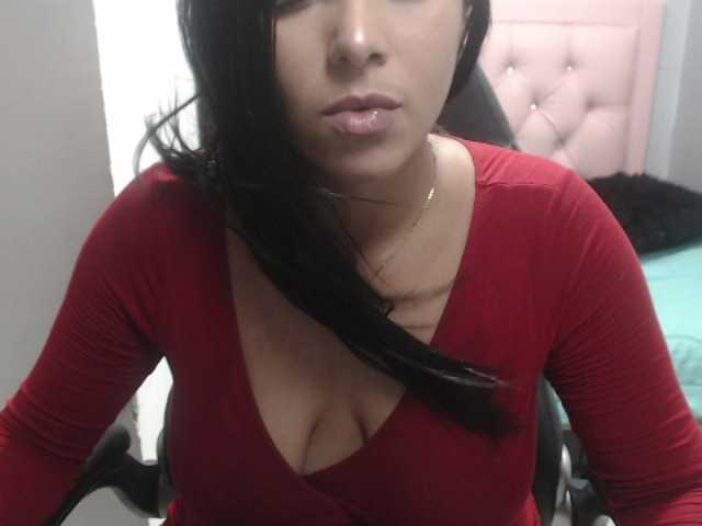 Oddajajo posnetke zaslona Camiilaa