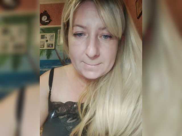 Oddajajo posnetke zaslona CandyHelen32