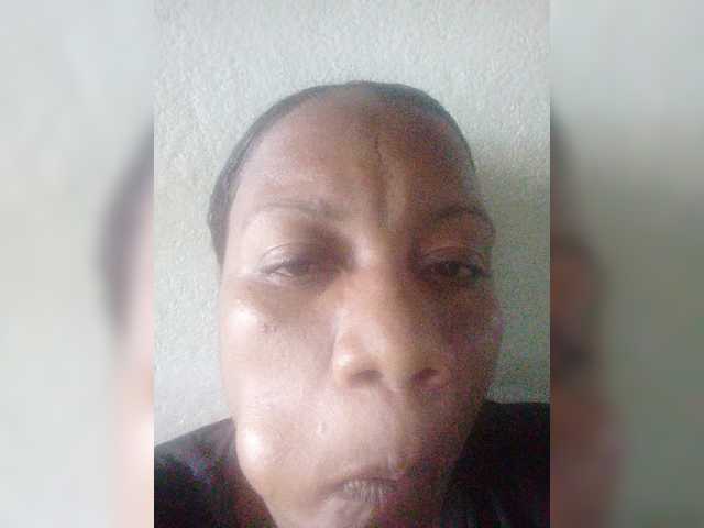 Oddajajo posnetke zaslona Canela08