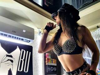 Erotični video klepet Carin-France