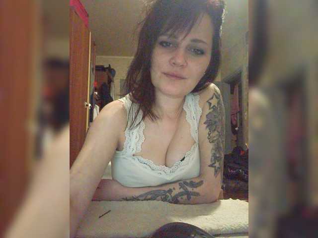 Oddajajo posnetke zaslona CarlyLovely