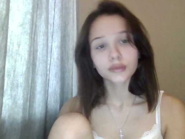 Oddajajo posnetke zaslona CarmenModel