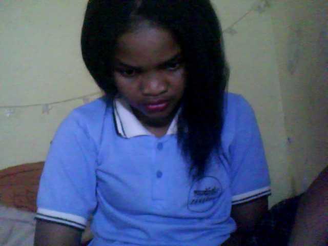 Oddajajo posnetke zaslona CarrieHots