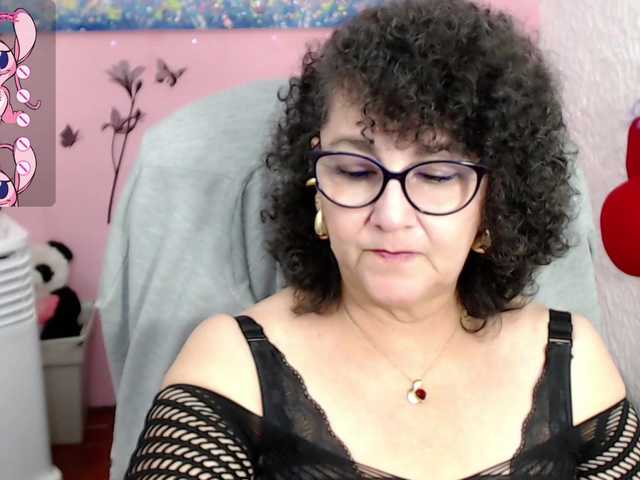 Fotografije cataleya-mom mom horny play bogboobs and squirt for you