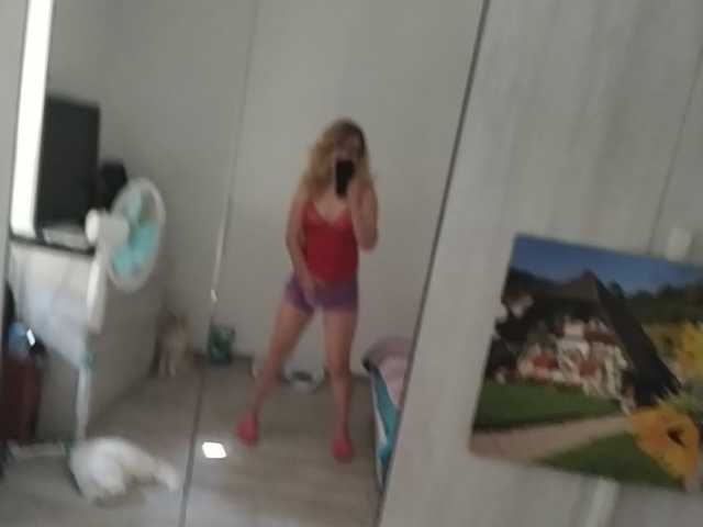 Oddajajo posnetke zaslona Cecilexxx
