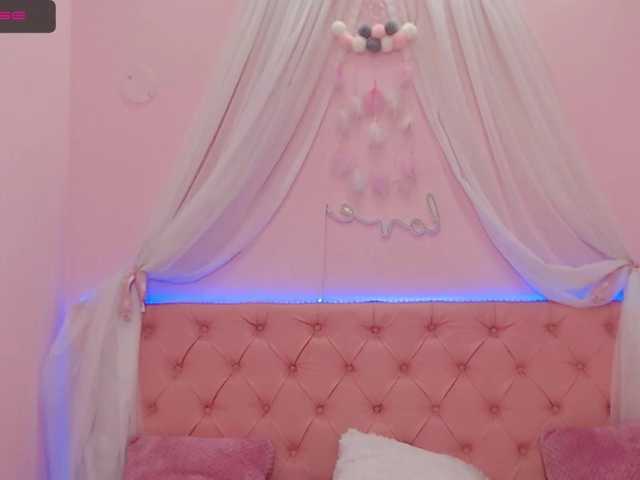 Oddajajo posnetke zaslona CharlotteRey