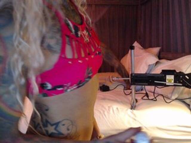 Oddajajo posnetke zaslona SexyDP69