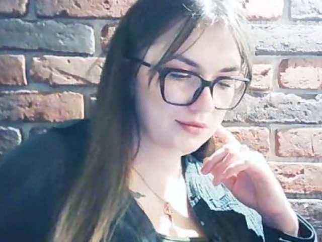 Oddajajo posnetke zaslona ChloeKiss
