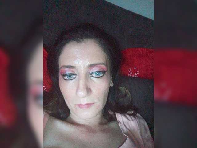 Oddajajo posnetke zaslona ChristianaHot