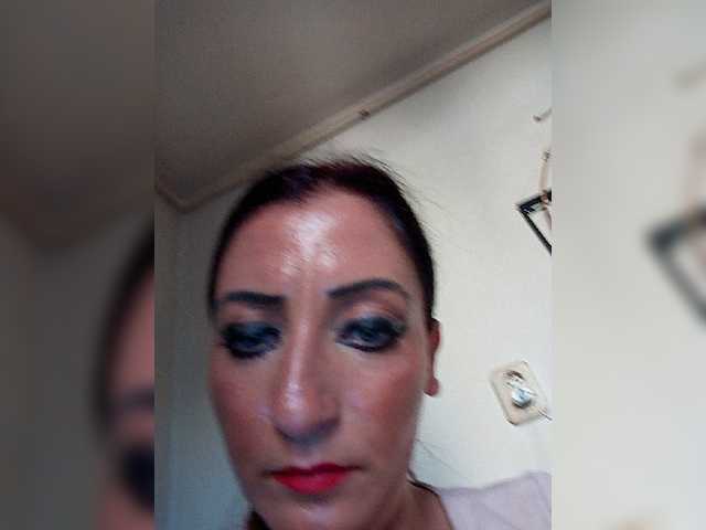 Oddajajo posnetke zaslona ChristianaHot