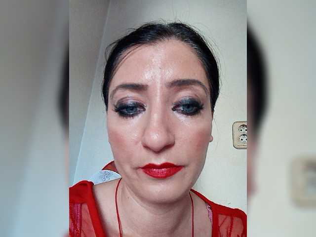 Oddajajo posnetke zaslona ChristianaHot