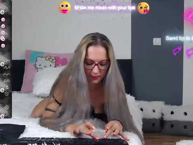 Oddajajo posnetke zaslona ClaudiaBlondy