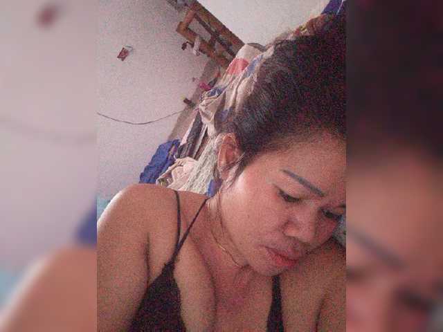 Oddajajo posnetke zaslona Clingyhotbaby