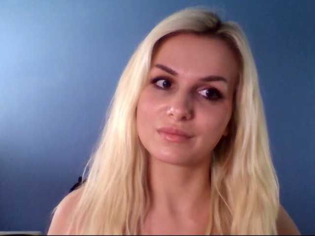 Oddajajo posnetke zaslona Cornelia22hot