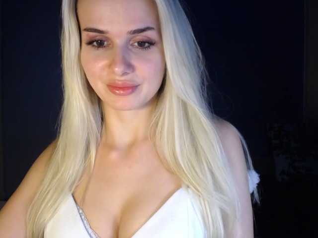 Oddajajo posnetke zaslona Cornelia22hot