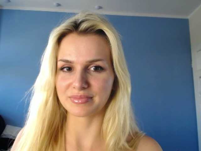Oddajajo posnetke zaslona Cornelia22hot