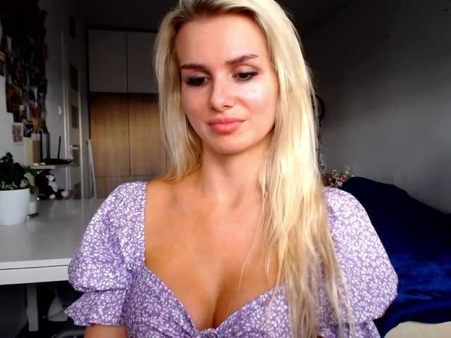 Oddajajo posnetke zaslona Cornelia22hot